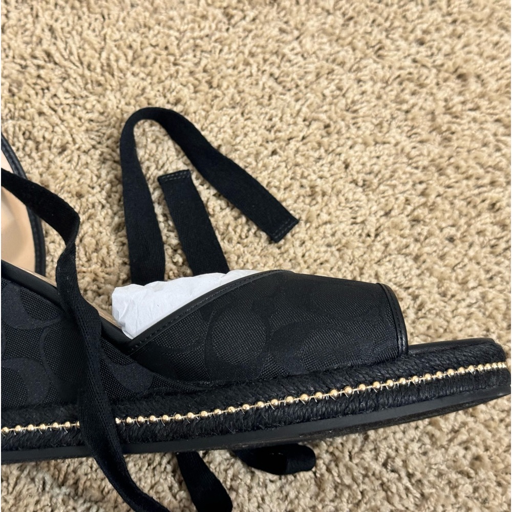 Black with gold accents wedges - Picture 5 of 9